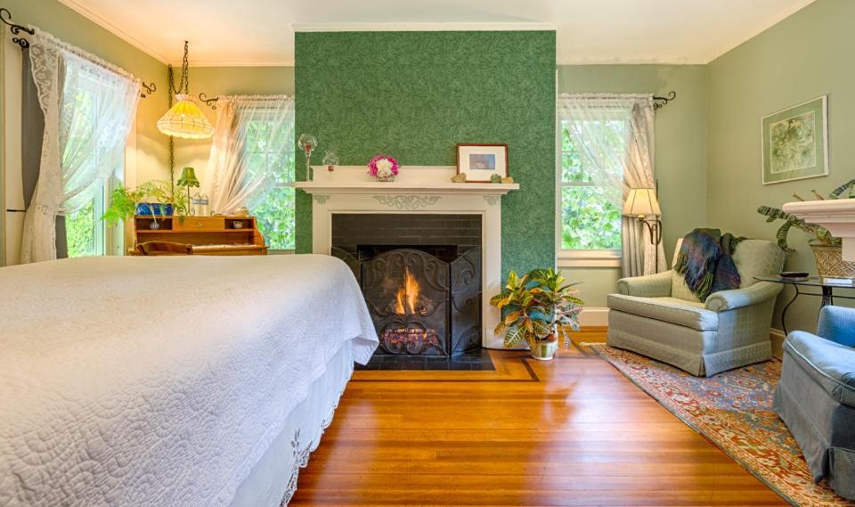 Howarth House Bed And Breakfast Fitchburg Exterior foto
